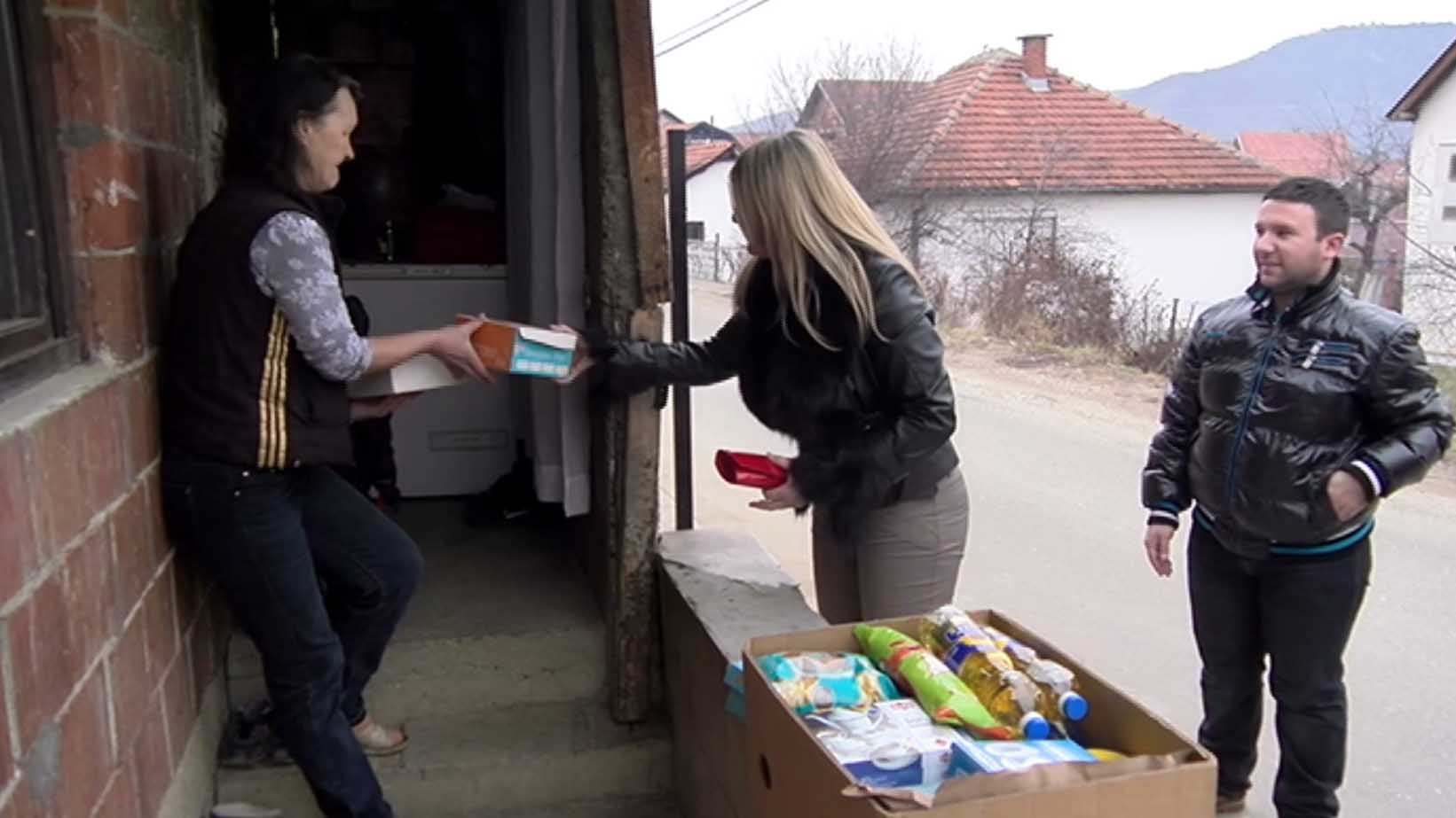Članovi SNS-a pomogli porodici Marković