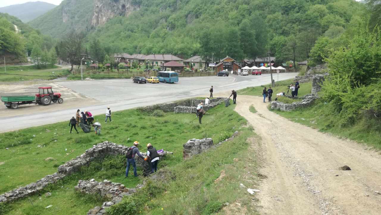 Aktivisti “Repera” očistili i sredili Trgovište na Pazarištu