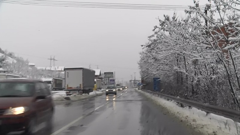 Saobraćaj otežan zobg kiše koja se ledi pri tlu