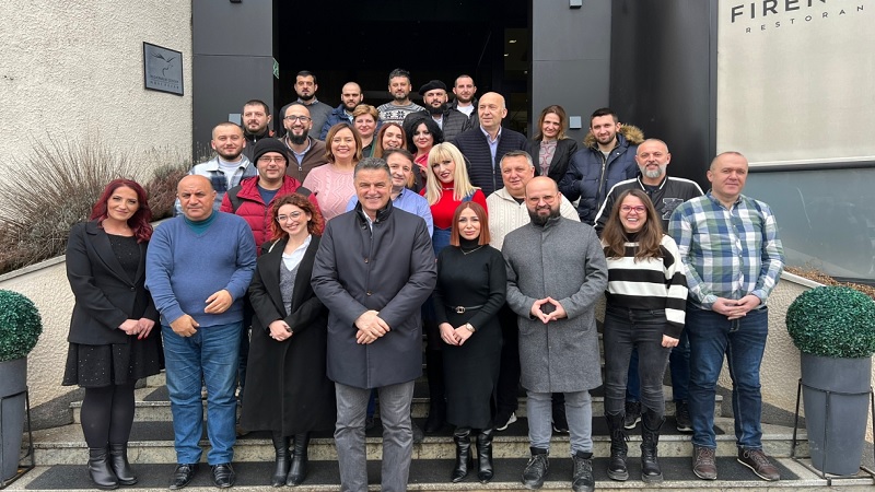 novinari na doručku sa gradonačelnikom novog pazara