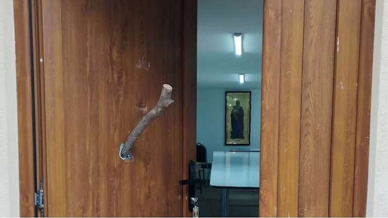 vrata na crkvi u Lukocrevu