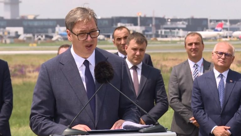 Vučić otvorio poletno-sletnu pistu na beogradskom aerodromu