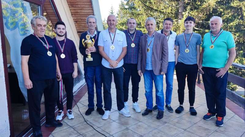 Ina Dizajn Novi Pazar sa peharom 2023