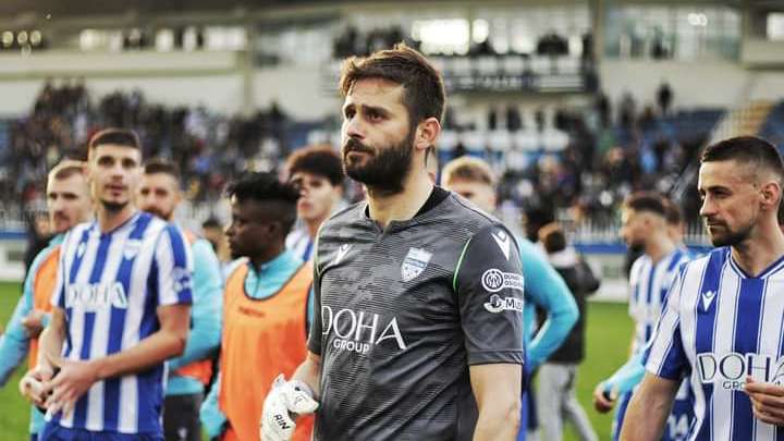 Golman Nikola Mirković
