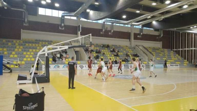 Košarkaši Novog Pazara i Vršca