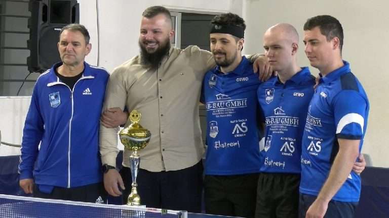Top spin sa šampionskim peharom u Novom Pazaru