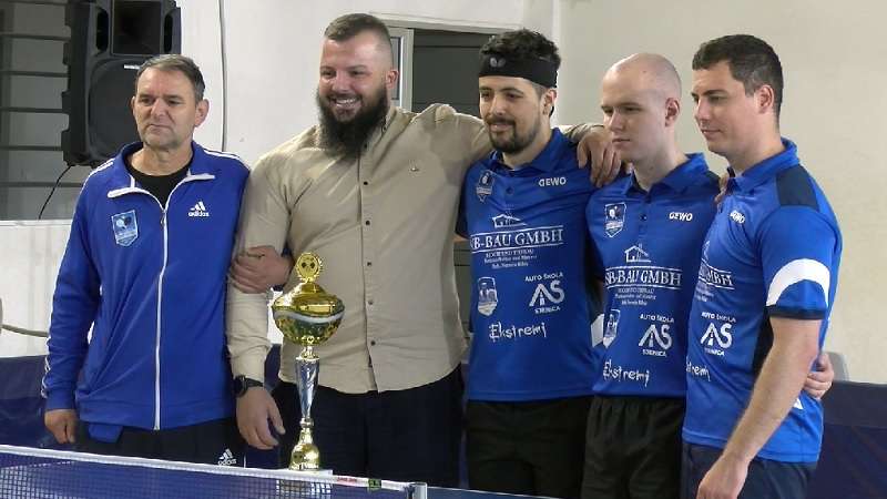 Top spin sa šampionskim peharom u Novom Pazaru
