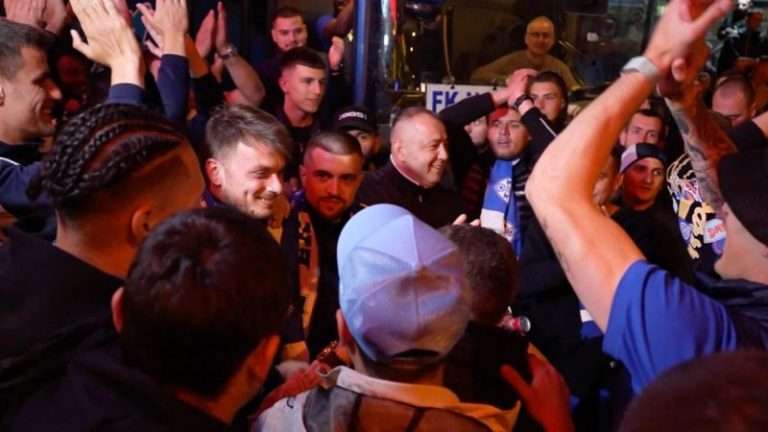 Doček fudbalera Novog Pazara iz Kragujevca kod Muzeja Ras