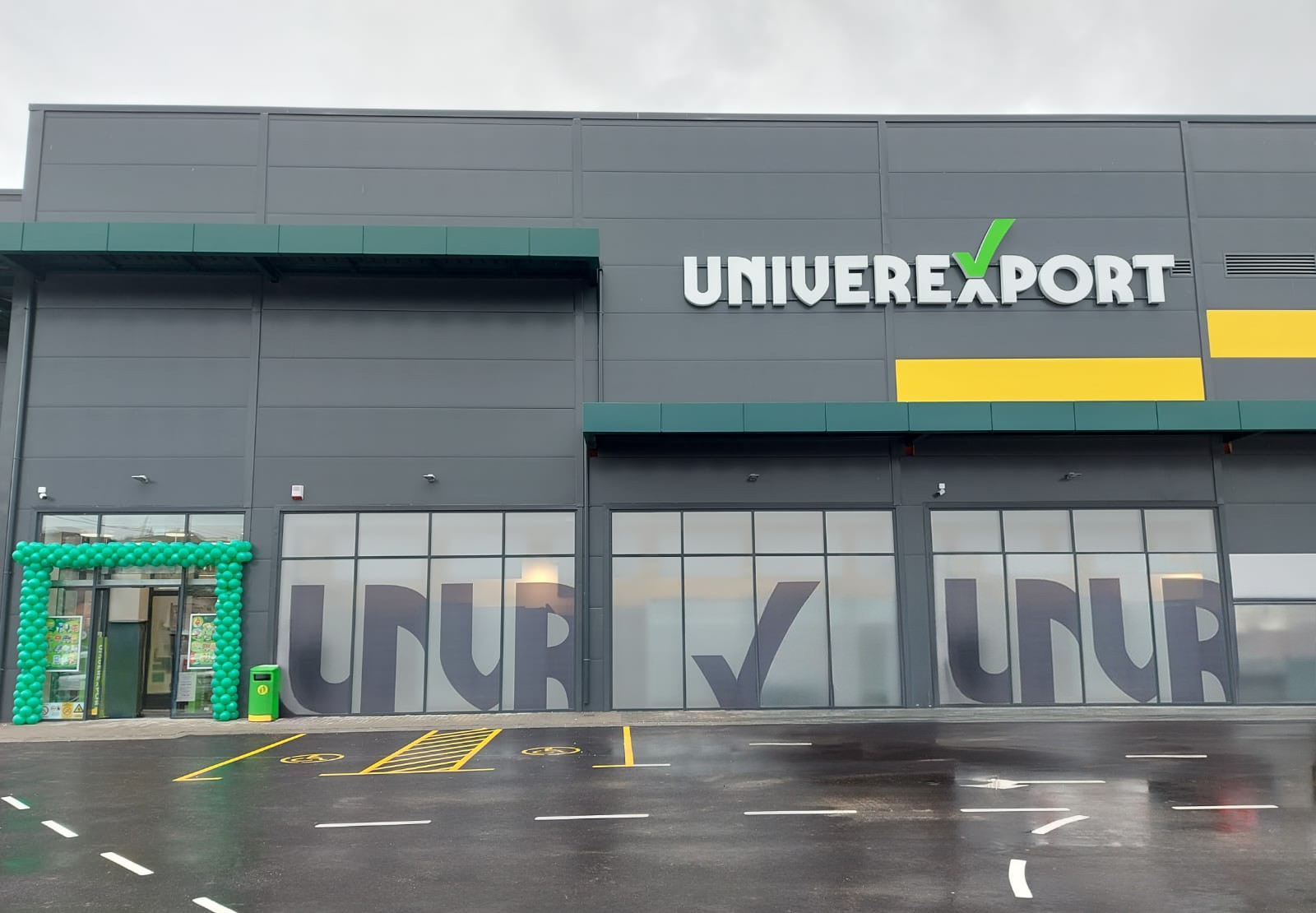 Univerexport stigao u Novi Pazar: prvi objekat i donacija tabli za osnovne škole