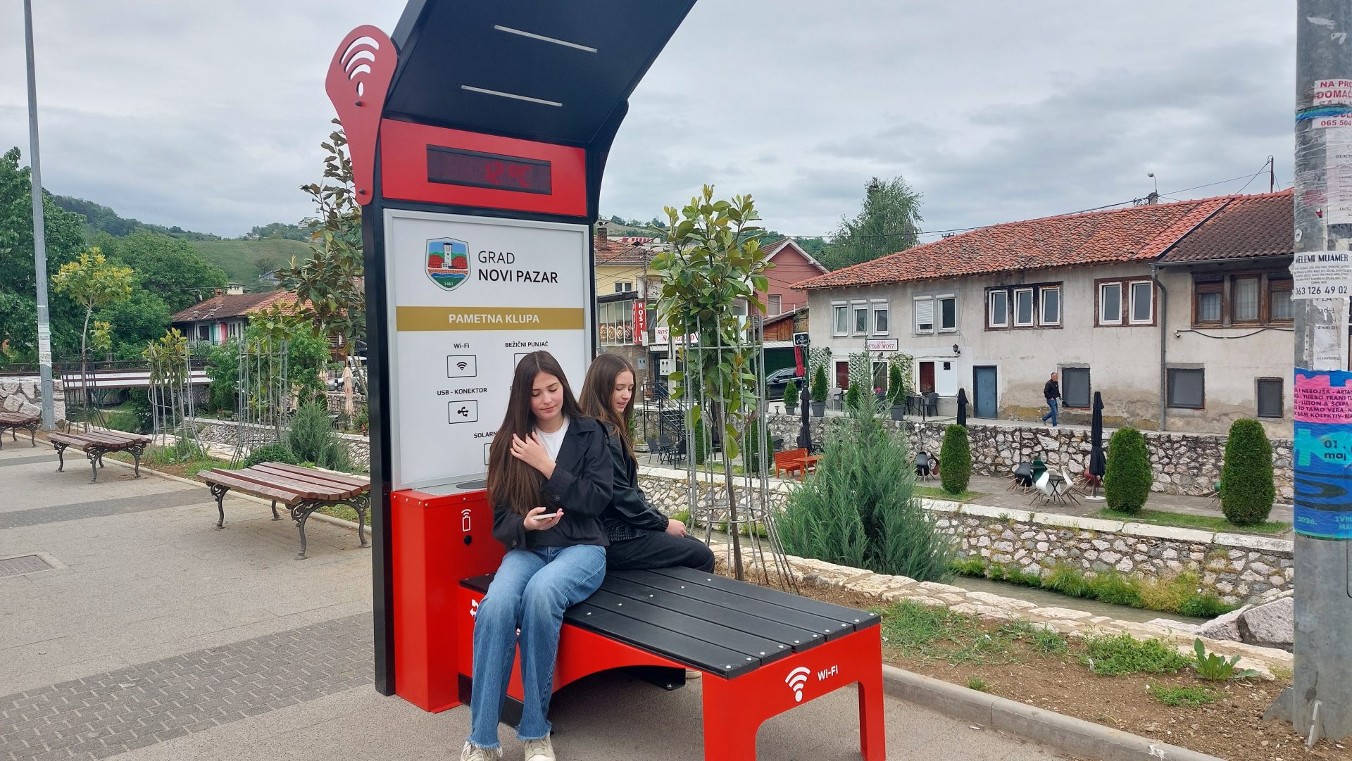 Novi Pazar dobio “pametnu” klupu