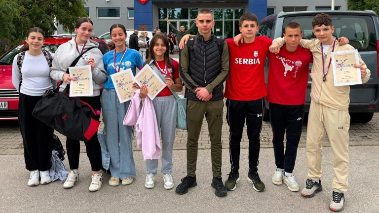 Karatisti Feniksa uspešni u Novom Sadu