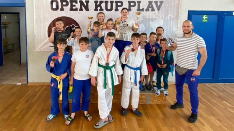 Džudistima Novog Pazara 17 medalja na turniru u Plavu